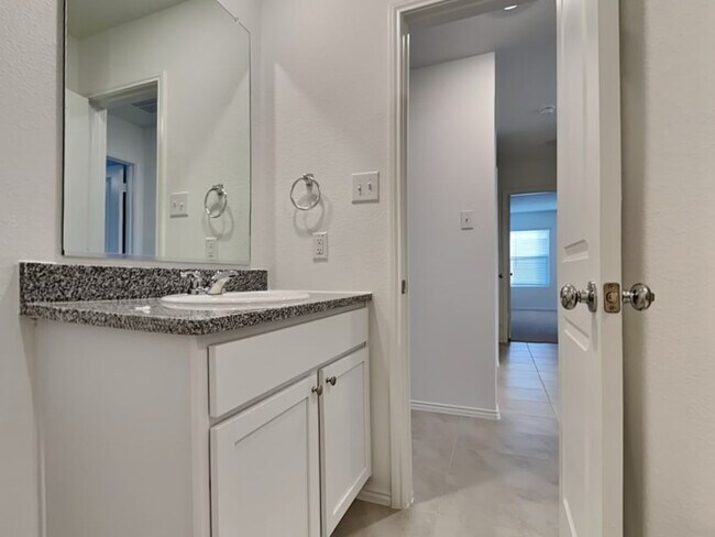 Foto del edificio - 7932 Churchill St