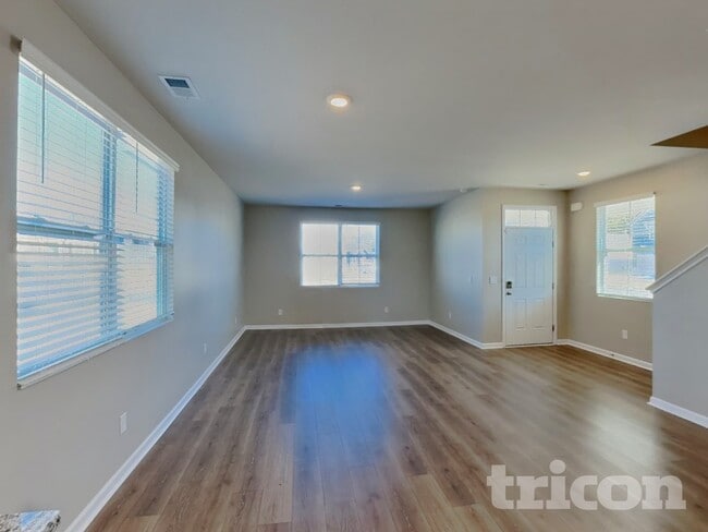 Building Photo - 1525 Ashgrove Pl