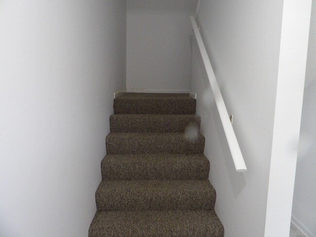 Building Photo - 204 Landings Dr