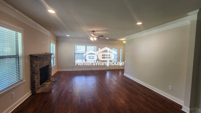 Building Photo - 152 Fair St