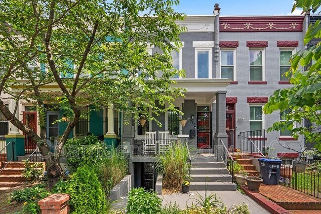 Building Photo - 756 13th St SE
