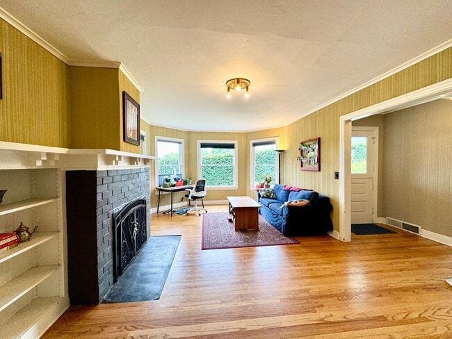 Building Photo - Seward Park Home