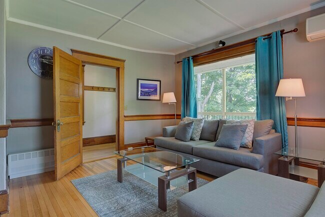 Foto del edificio - 2558 White Mountain Hwy