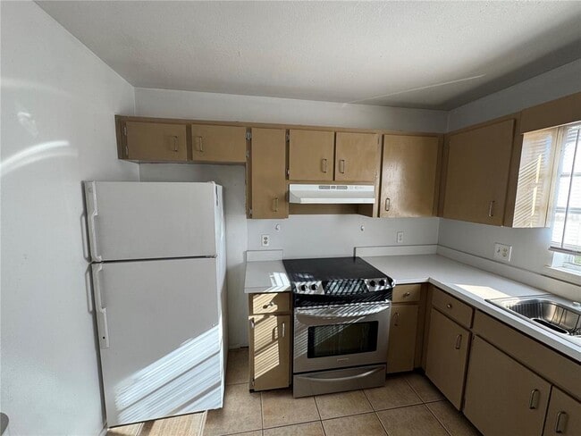 Building Photo - 190 S Nekoma Ave