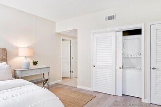 Building Photo - 11818 Pebblewood Dr