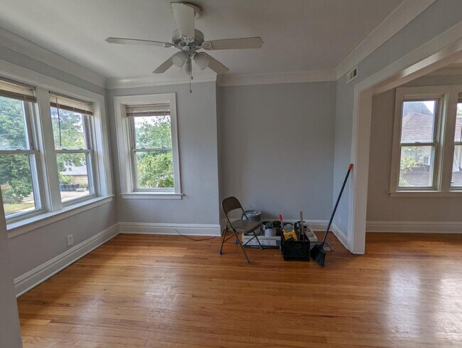 Living room - 5352 S Campbell Ave