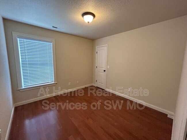 Building Photo - 3343 S Parkmont Ct