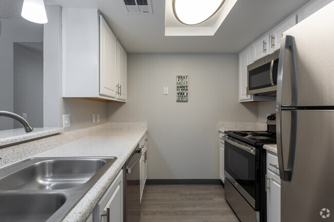 2BR, 2BA - 1,000 SF - Starrview at Starr Pass Apartment Homes