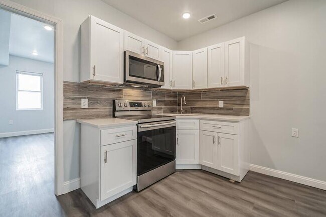 Photo - 406 N 52nd St Apartment