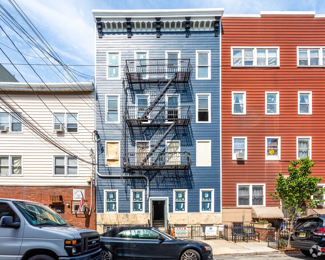 Building Photo - 406 Madison St