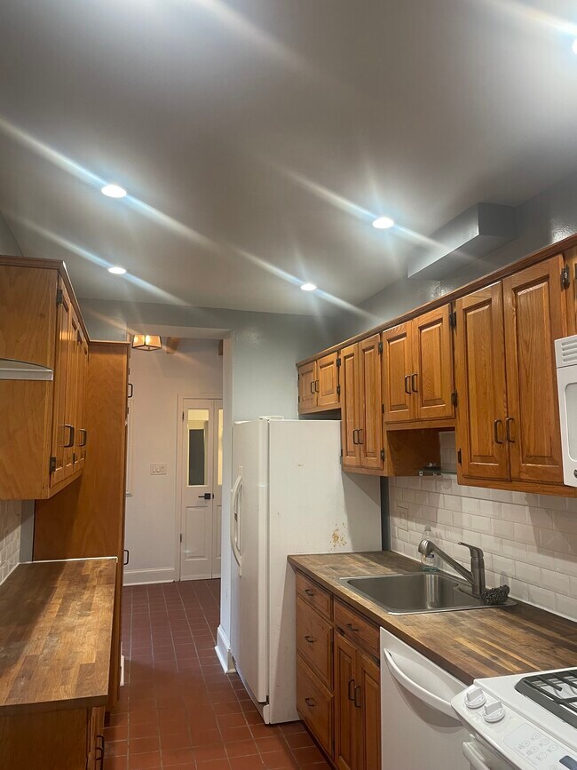 Foto del edificio - 704 S Bethel St