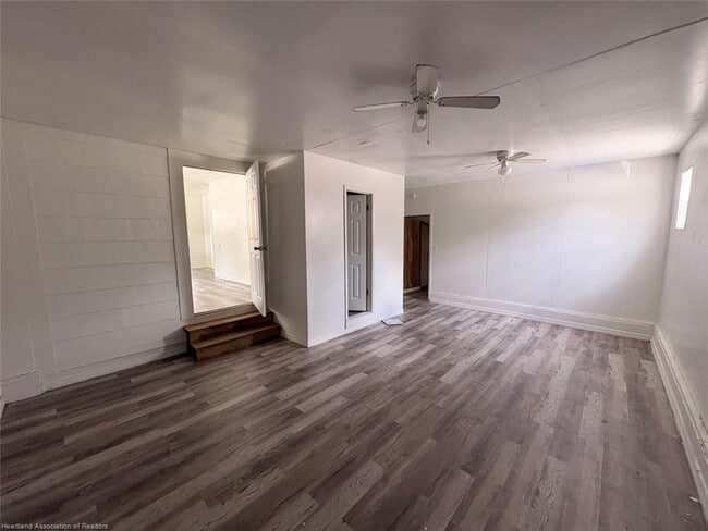 Building Photo - 1616 Roseland Ave