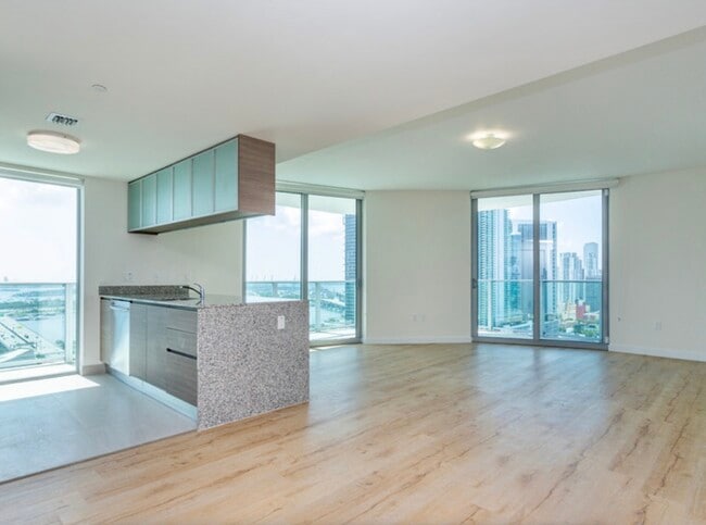 Building Photo - 1502 NE Miami Pl
