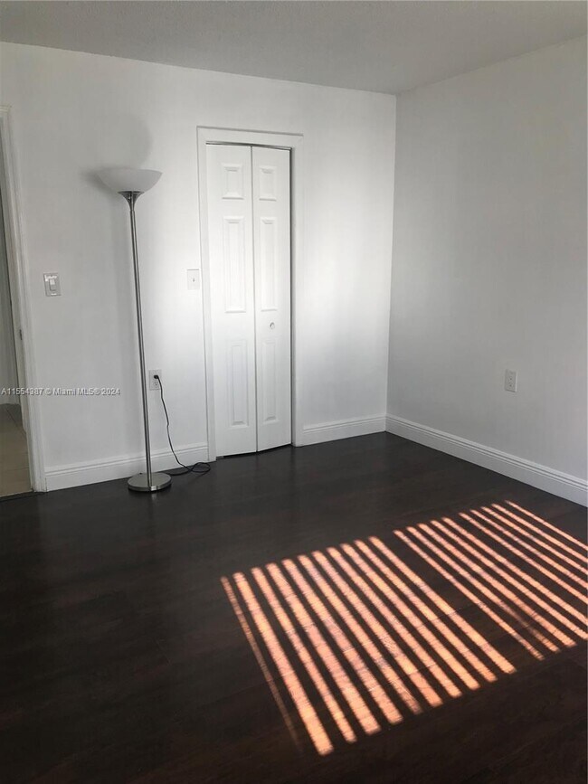 Foto del edificio - 7095 NW 179th St