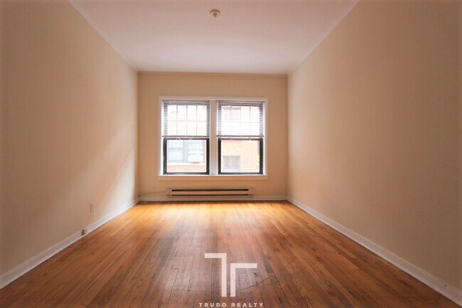 Foto del edificio - 656 W Cornelia Ave