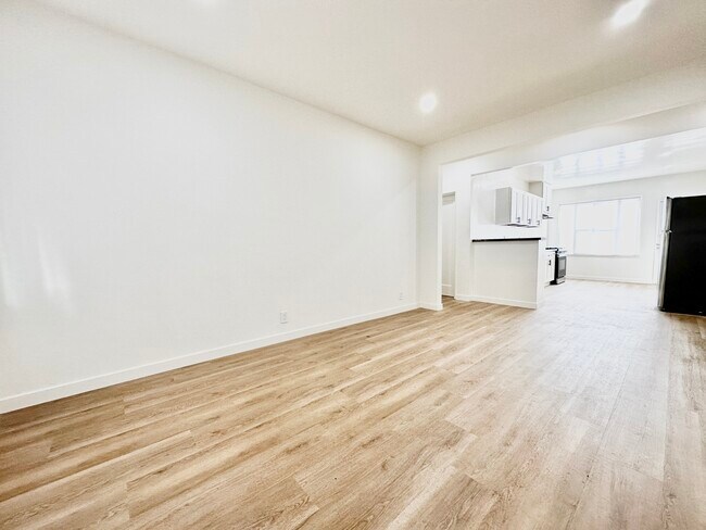 Foto del edificio - 7120 Willoughby Ave