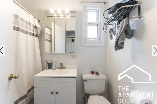 Photo - 2616 N Marshfield Ave Apartment