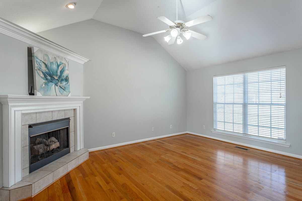 Foto del edificio - 946 Fuller Glen Cir