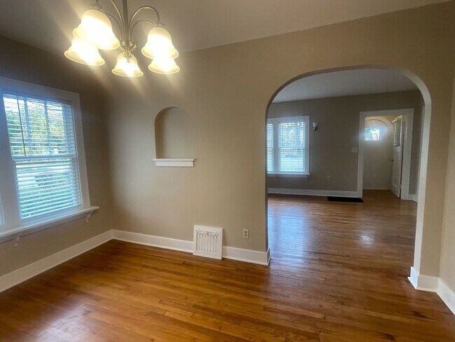 Foto del edificio - Charming 3-Bedroom, 2-Bathroom Williams Bay Home with Spacious Attic