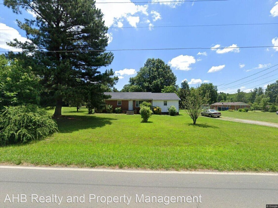 Primary Photo - 4 br, 2 bath House - 223 NC Hwy 100
