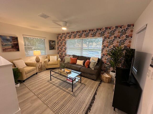 Foto del edificio - 524 Eastwind Dr