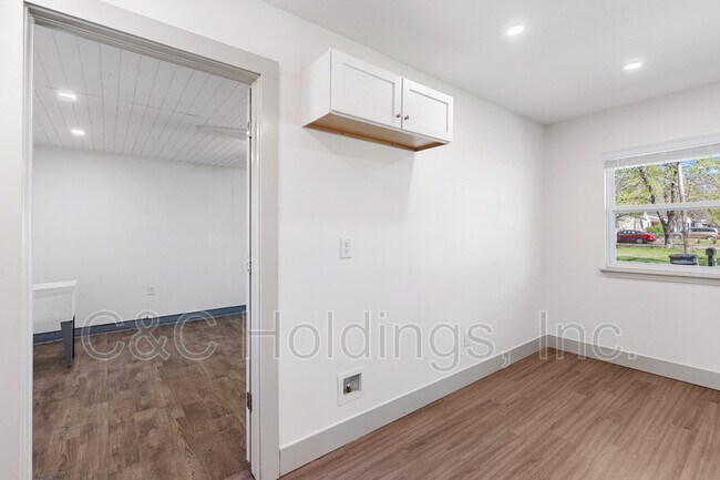 Foto del edificio - 19336 E 3rd St