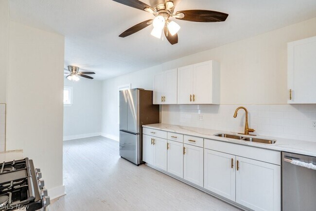 Foto del edificio - 5141 Clement Ave