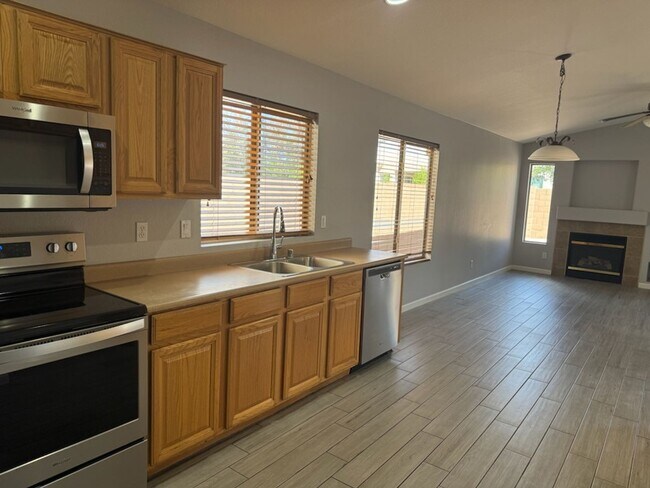 Foto del edificio - Chandler 4 bed 2 bath
