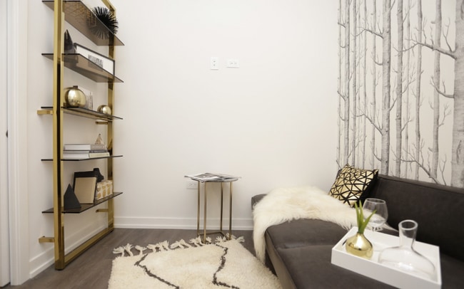 Building Photo - 729 N Hudson Ave