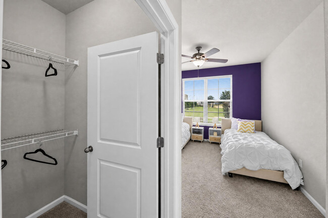 Building Photo - The Reserve at Country Club