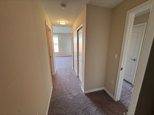 Interior Photo - Stadium House Apartments