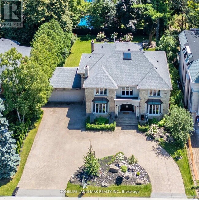 Photo du bâtiment - 151 Highland Crescent