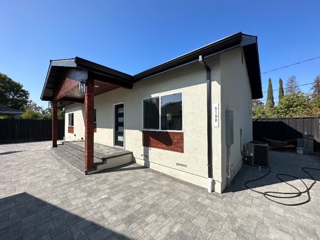 Building Photo - 519 Sunnybrook Dr