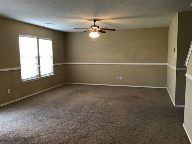 Foto del edificio - 15326 Boulder Hollow Ln