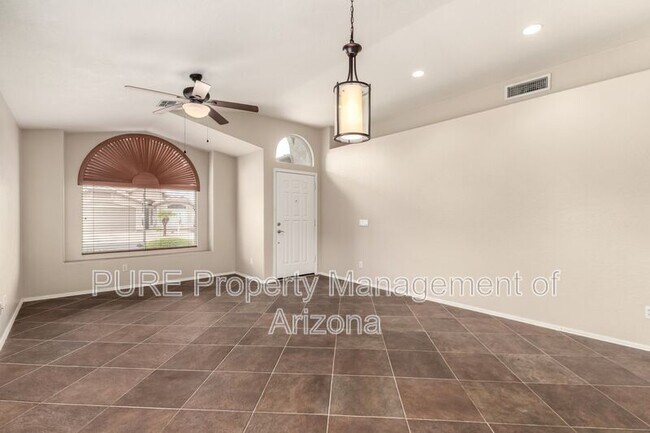 Building Photo - 2701 E Anderson Dr