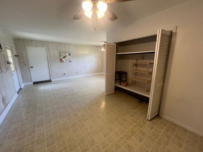 Building Photo - Studio Apartment in Wellborn, near downtown. All Utilities included.
