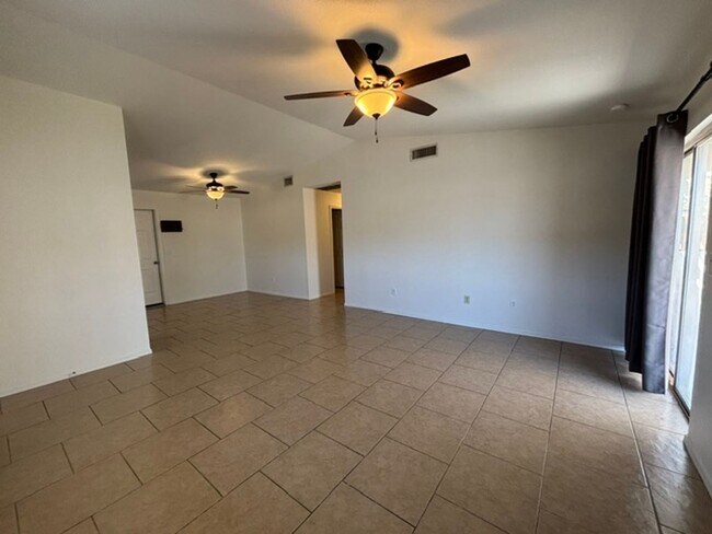 Foto del edificio - 3753 Tehachapi Dr