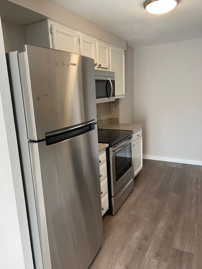 Foto del edificio - Lovely 2 Bedroom Condo in Glen Burnie!