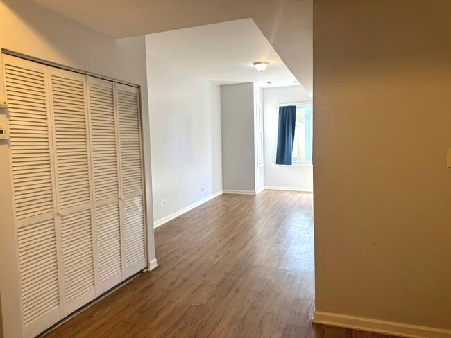 Foto del edificio - 1711 N Kimball Ave