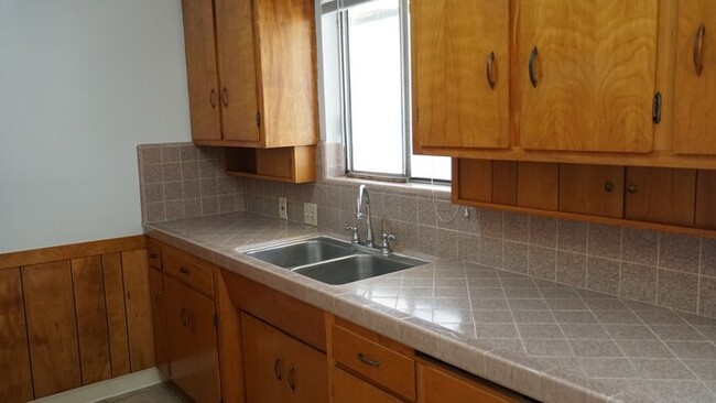 Foto del edificio - 5600 Cypress Ave