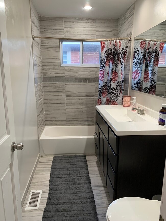 Building Photo - 846 Lange St