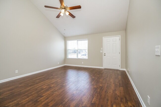 Foto del edificio - 3048 Roscommon Dr