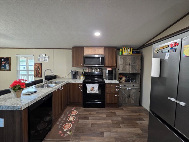 Building Photo - 2935 Calder Dr