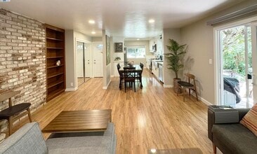 Building Photo - 148 Ascot Ct