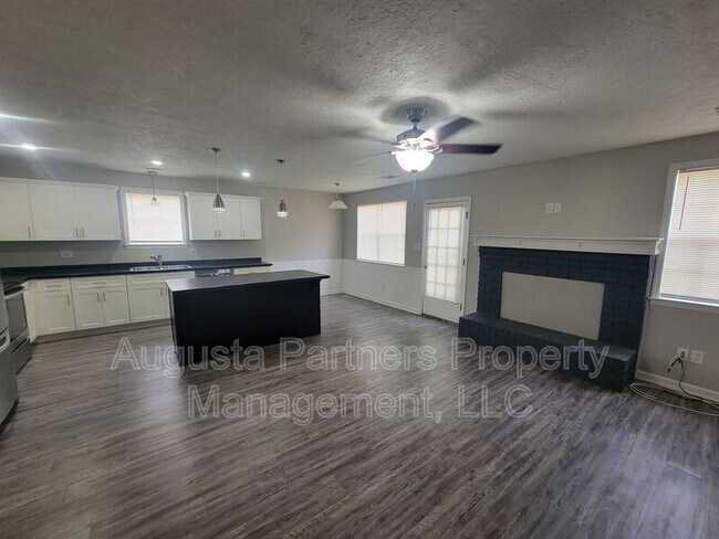 Foto del edificio - 142 Oakridge Dr