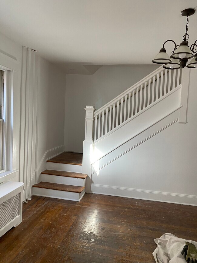 Building Photo - 709 Fiot Ave