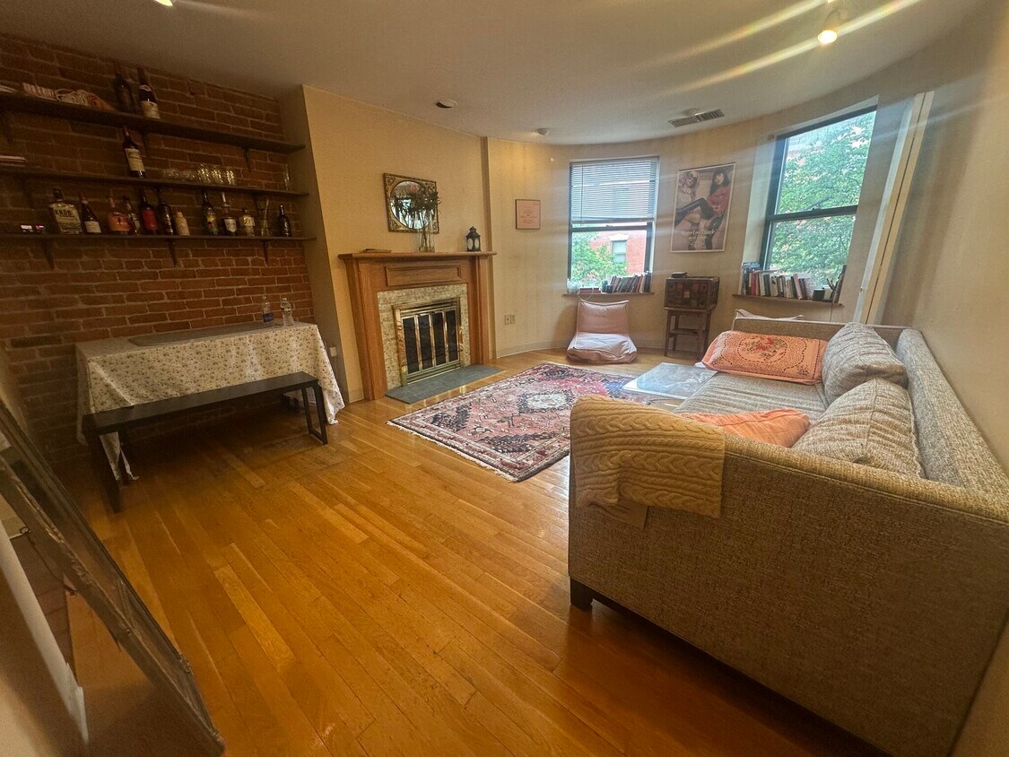 Foto principal - 102 Gainsborough St