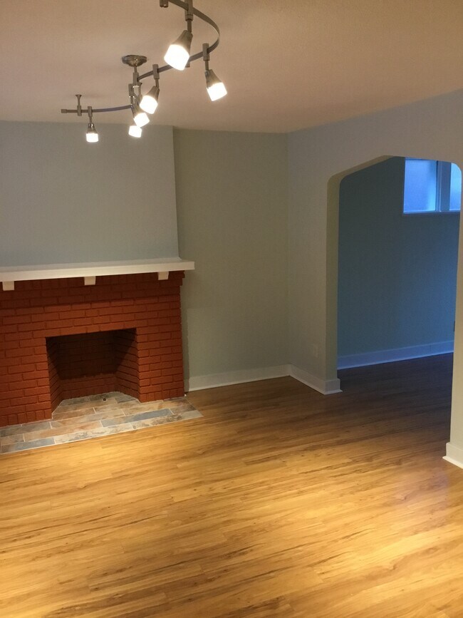 L/r - 1013 Flemington St