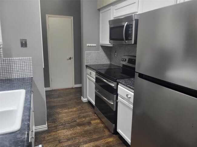 Foto del edificio - 17583 Red Oak Dr