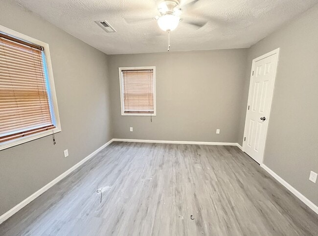 Building Photo - Leasing